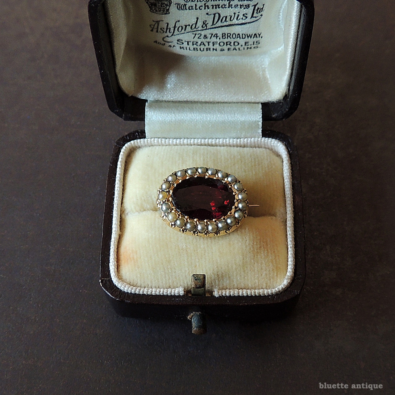 アンティークジュエリー 9ctゴールド 天然アルマンディンガーネット 真珠 タイニーレースピン ブローチ(ソーティングメモ付)