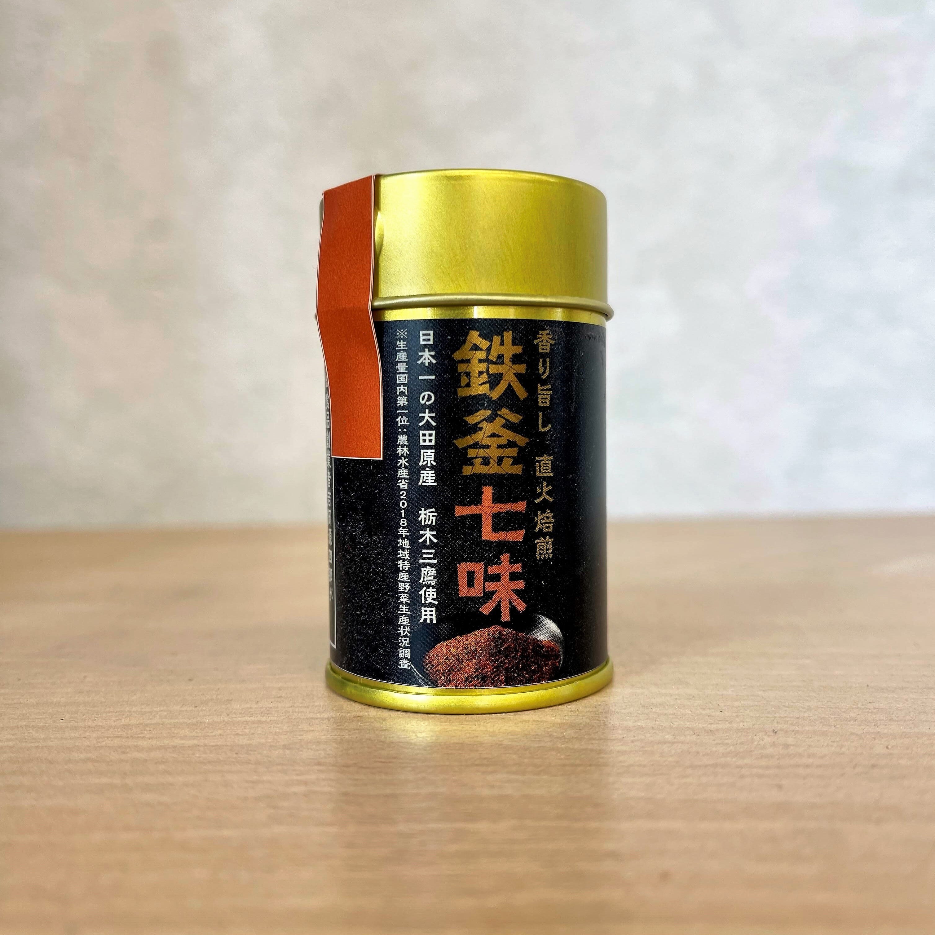 鉄拳七味 鉄釜七味(缶入10g) | 吉岡食品工業株式会社 online store