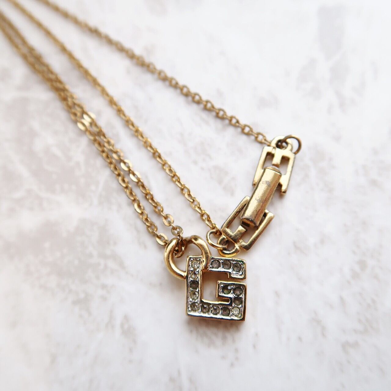 ONLY ONE【VINTAGE ACCESSORY】GIVENCHY ラインストーンロゴ