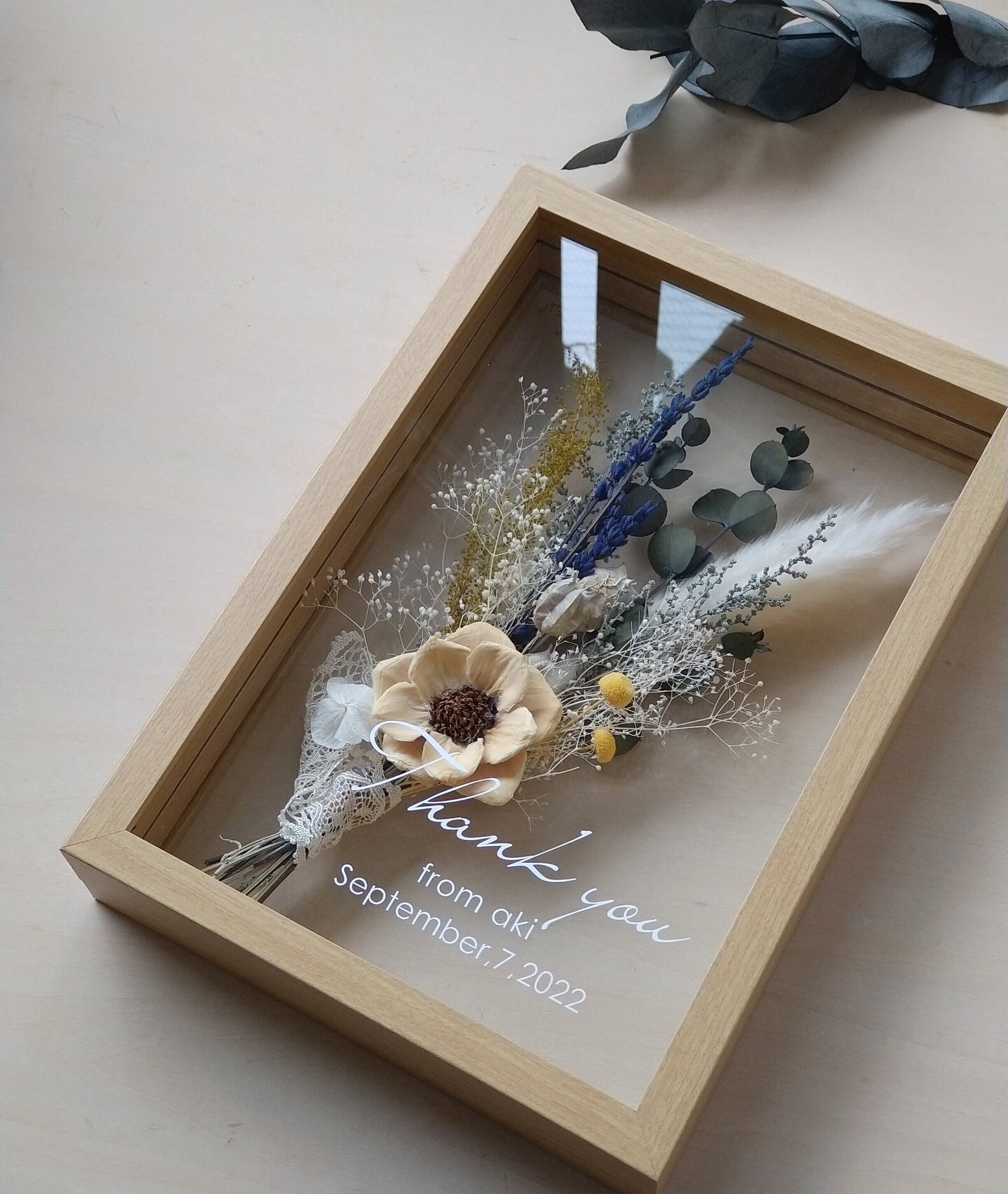 フラワーブーケのクリアーフレーム ブルーパープル ナチュラルウッド 両親へのプレゼント 贈呈品 結婚式 子育て感謝状 結婚祝 ウェルカムボード販売のhealing Designヒーリングデザイン フラワーブーケのクリアーフレーム ブルーパープル ナチュラルウッド 両親へのプレゼント 贈呈品 結婚式 子育て感謝状 結婚祝 ウェルカムボード販売のhealing Designヒーリングデザイン