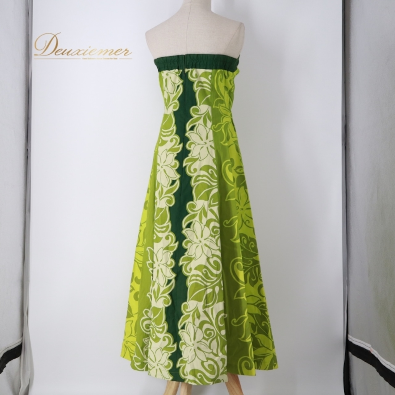 フラダンス 衣装 ワンピース ドレス グリーン系 ティアレ柄 ハワイアンプリント ベアワンピース アロハ フラ ダンス レッスン 練習 ホワイト系 黄緑 緑 白 華やか 鮮やか かわいい おしゃれ 上品 大人っぽい フレア フラダンス衣装 ハワイアンドレス カジュアル おしゃれなデザイン ハワイアンテイスト フレアスカート