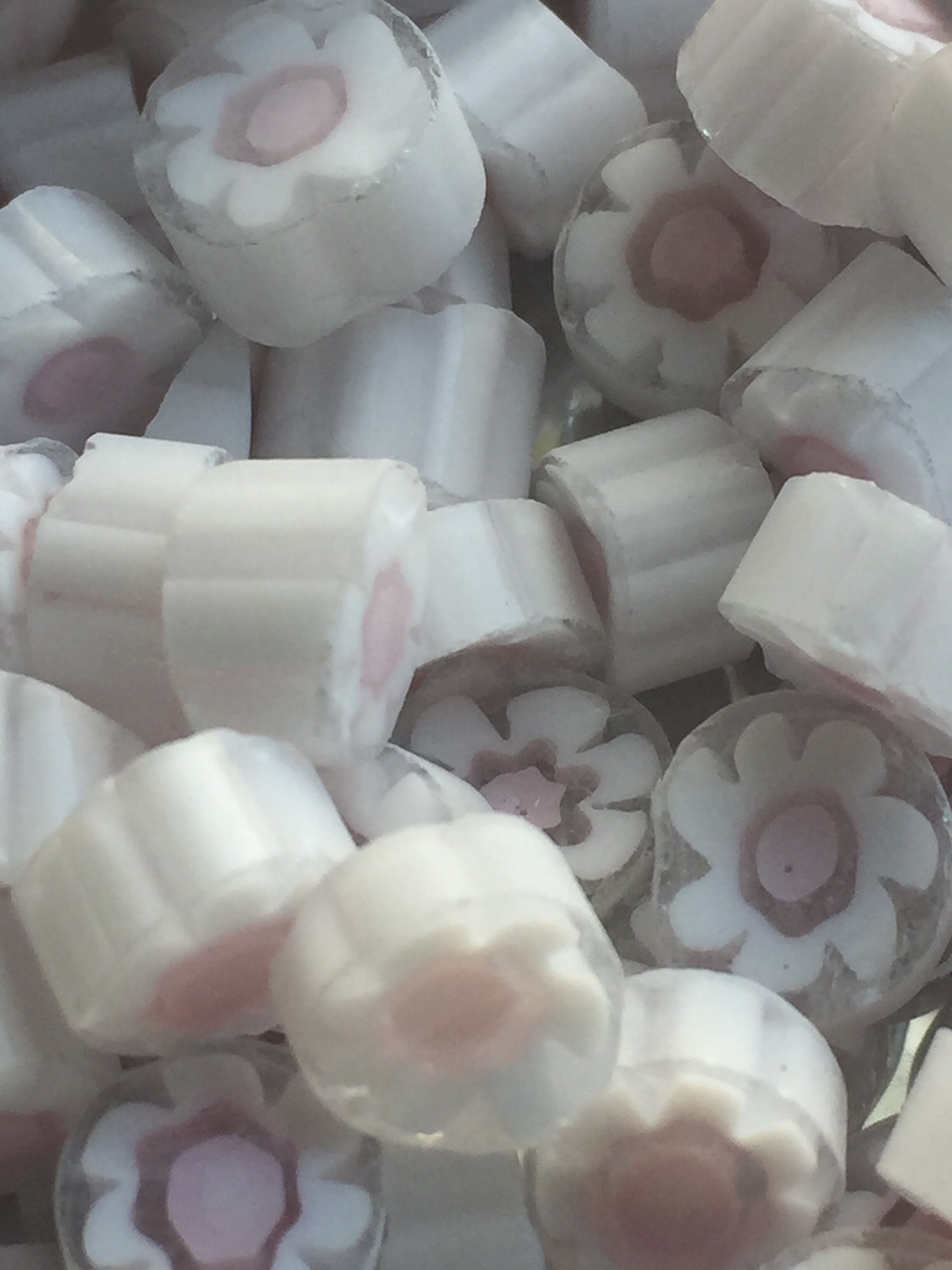 ミルフィオリ White & Pink Flower  7〜8㎜ 25ｇ