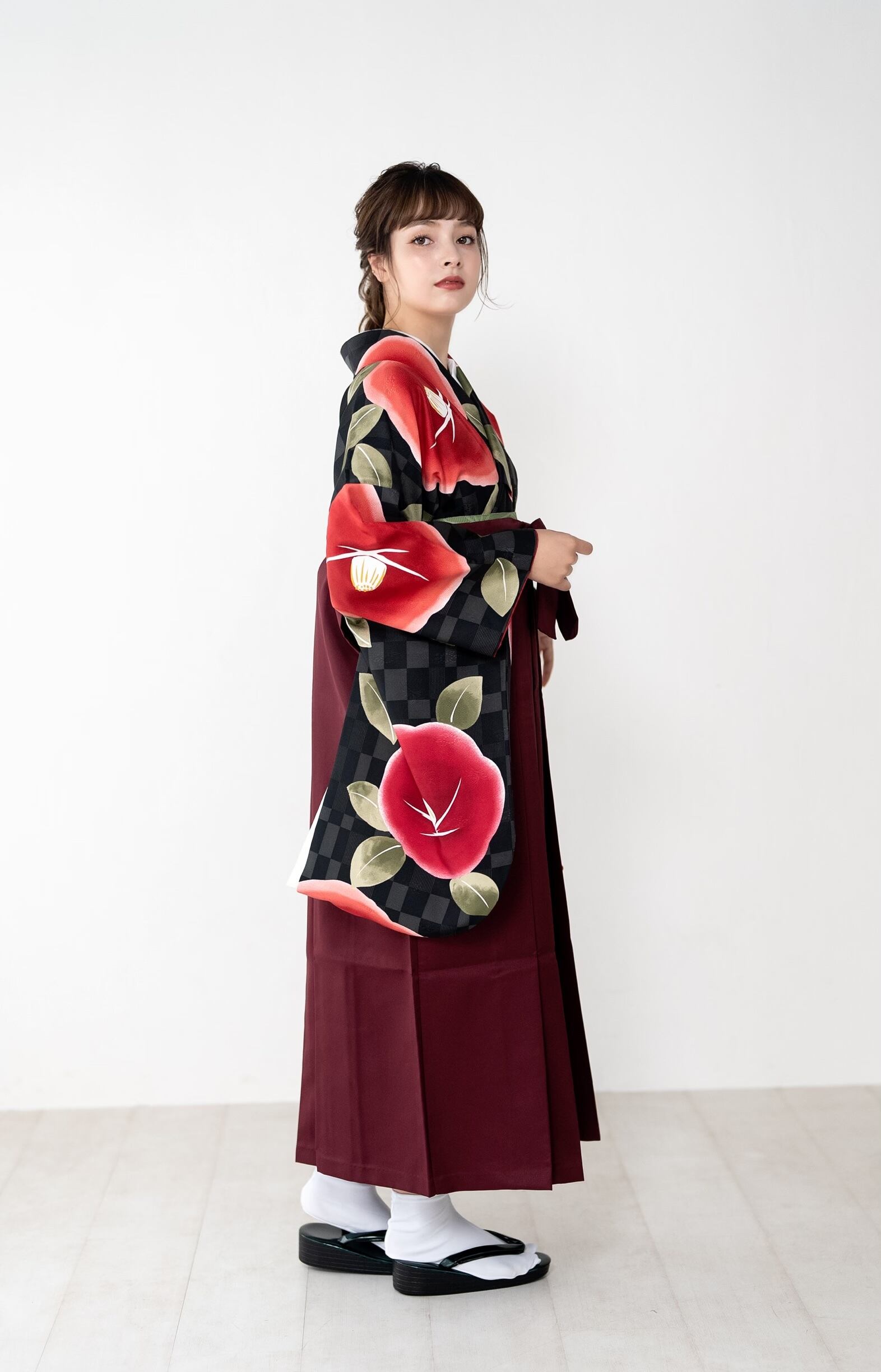 Kimono Sienne 卒業式袴3点セット 黒にぼかしの大椿 二尺袖着物 袴 卒業式 | Kimono Sienne