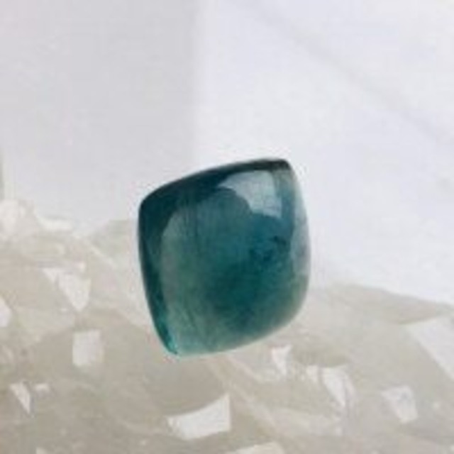 【超美石】美しいブルーグリーン♪　フローライト　スクエアタンブル（穴なし）NO.4024