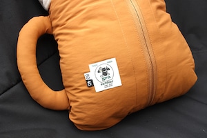 grn outdoor 60/40 CUSHION BLANKET BEER go0463f ブランケット クッション ビアー ビール 毛布 キャンプ 用品 アウトドア ブランド 登山 テント かわいい おしゃれ 防寒 冬 秋 ひざ掛け 素材 プレゼント 通販 ジーアールエヌ