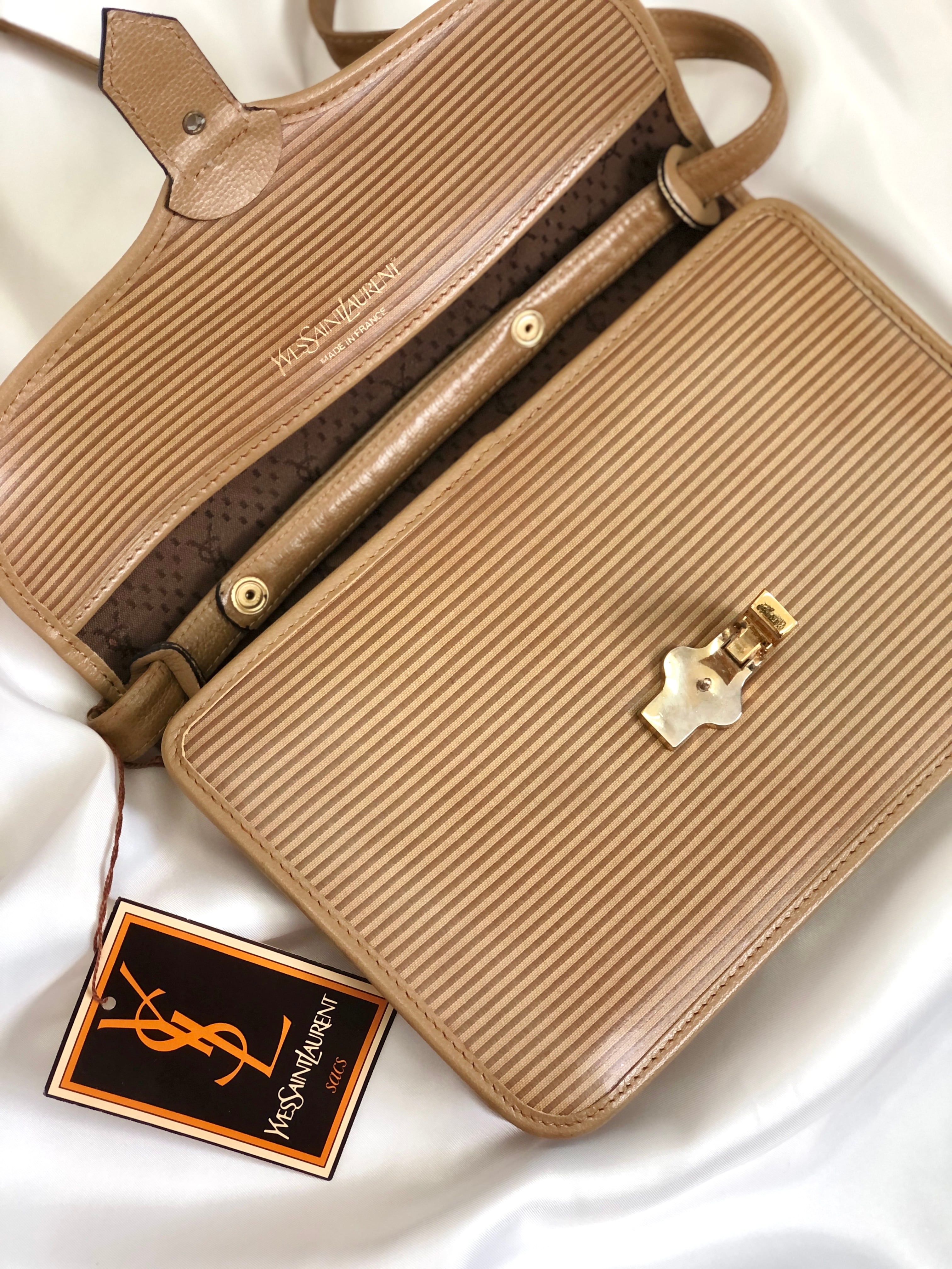 Yves Saint Laurent イヴ ・サンローラン YSL型押し フロントロック