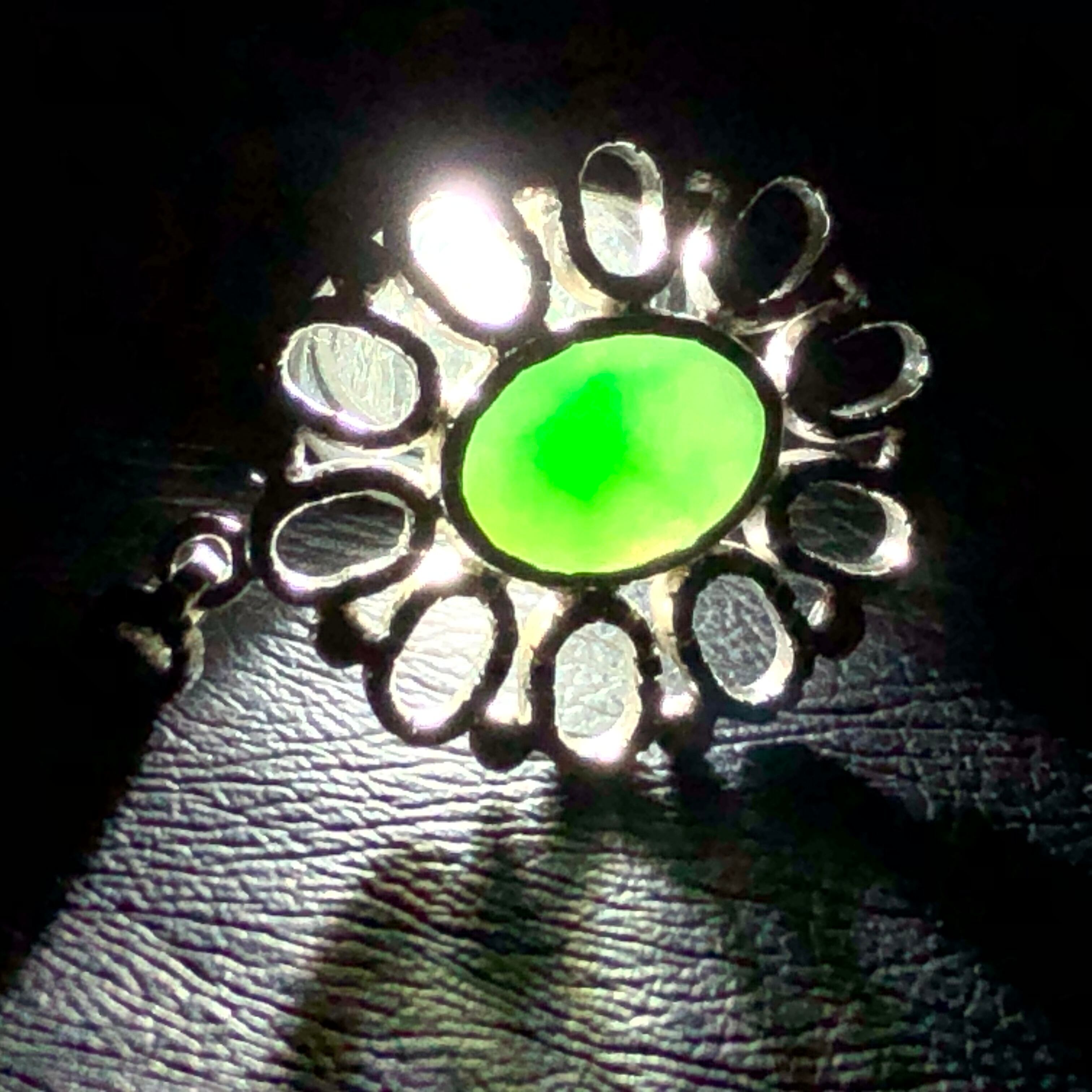 糸魚川翡翠:ペンダントトップ金具（ｼﾙﾊﾞｰ)付き PT0057 | 糸魚川翡翠