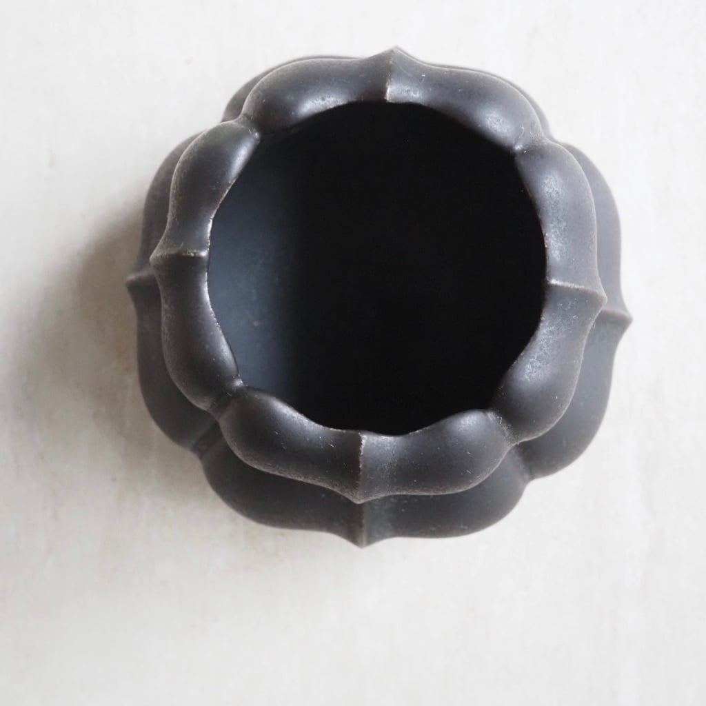 東 一仁/花器 黒綾花 4枚花