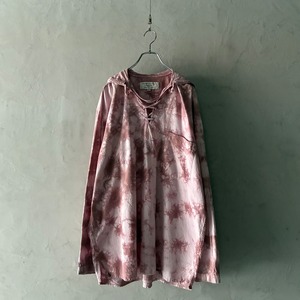 -Collarless shirt company- tie dye design lace-up collar pullover