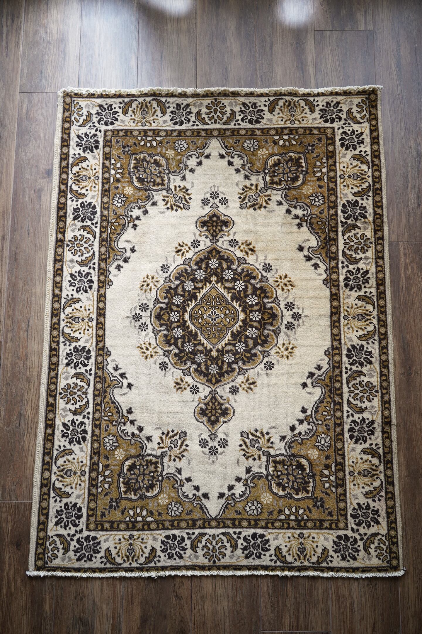 173】Semi Antique Shiraz Qashqai rug 1940's | ヴィンテージラグ専門