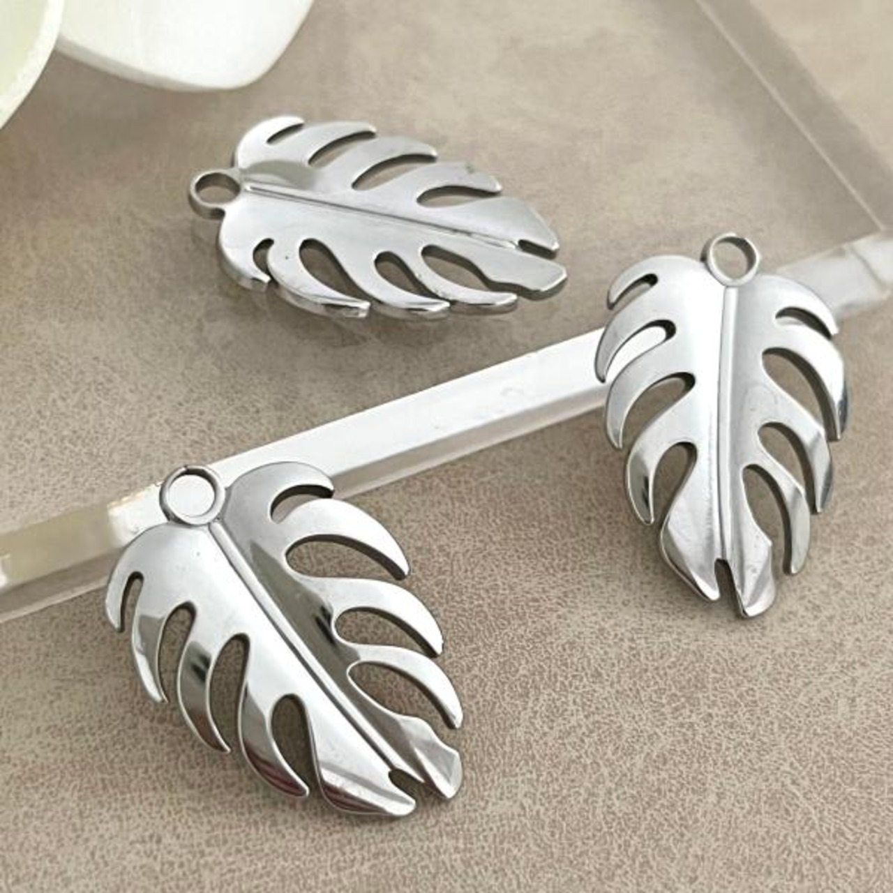 201ステンレス製モンステラ立体チャーム/ハワイアン/葉っぱ/トロピカル/ハワイアンパーツ