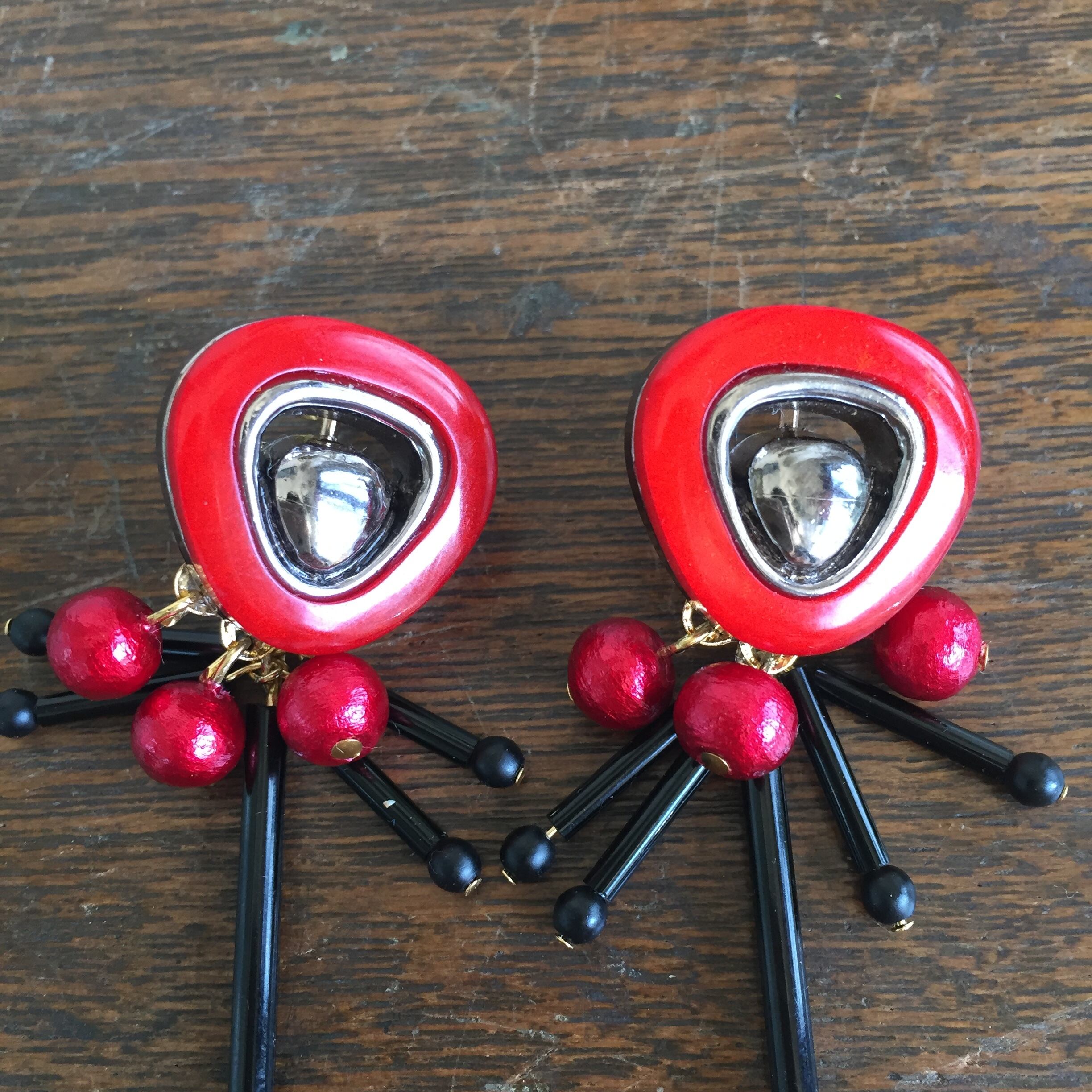【SALE】レディな赤2WAYピアス(vintage button)