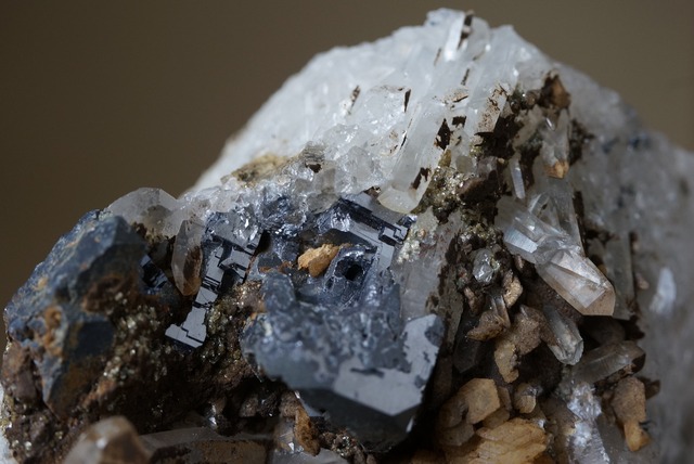 ガレナ/カルサイト/クォーツ  Galena/Calcite/Quartz