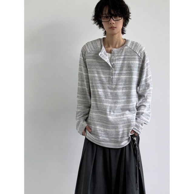 jiwuusブルーグレーストライプ長袖Tシャツ