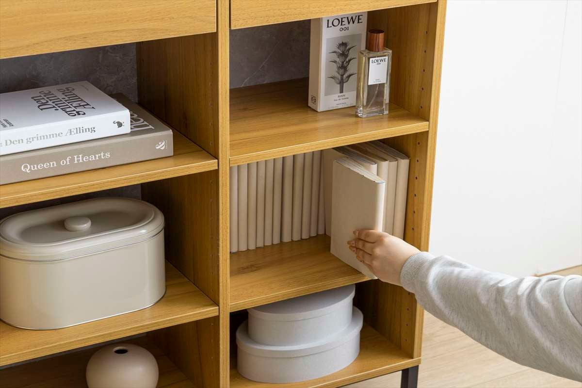 ヴィンテージ感のある木目調とストーン調の組み合わせが、お部屋を