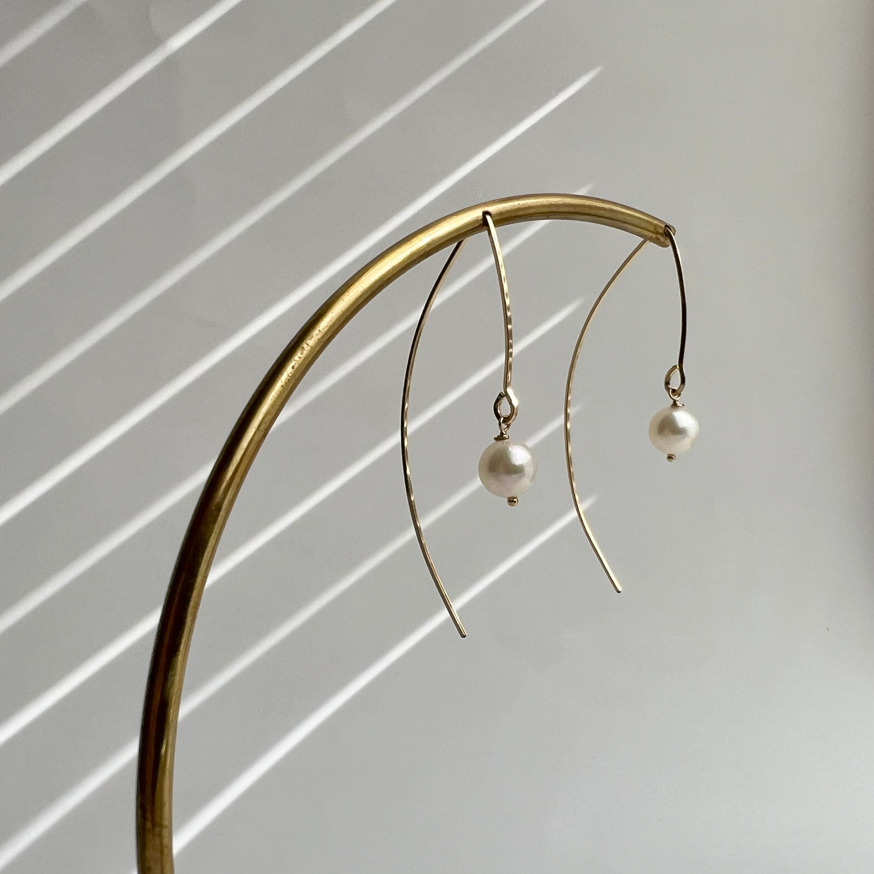 cocoです レア 14kgfあこや真珠フラワーカービングPT URURU】Akoya Pearl 14KGF Square Wire Pierce / あこや真珠スクエア