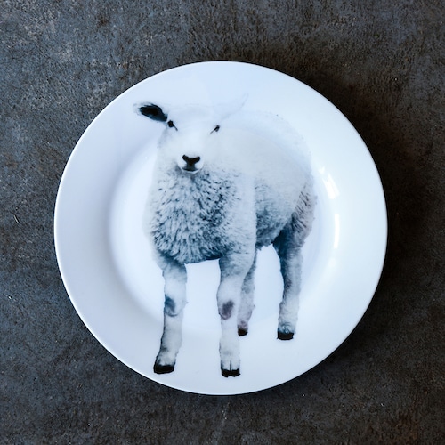 動物たちの飾るお皿  「仔羊」