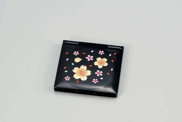 36-0214　 角コンパクトミラー 黒 福桜 Portable Mirror w Magnifying Glass Cherry Trees