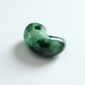 濃い翡翠が魅力的 勾玉 A貨翡翠 jd_pt1054