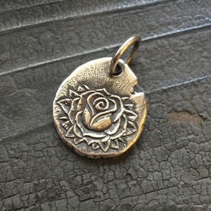 2020/12 限定ペンダント rose 1 mini metal pendant