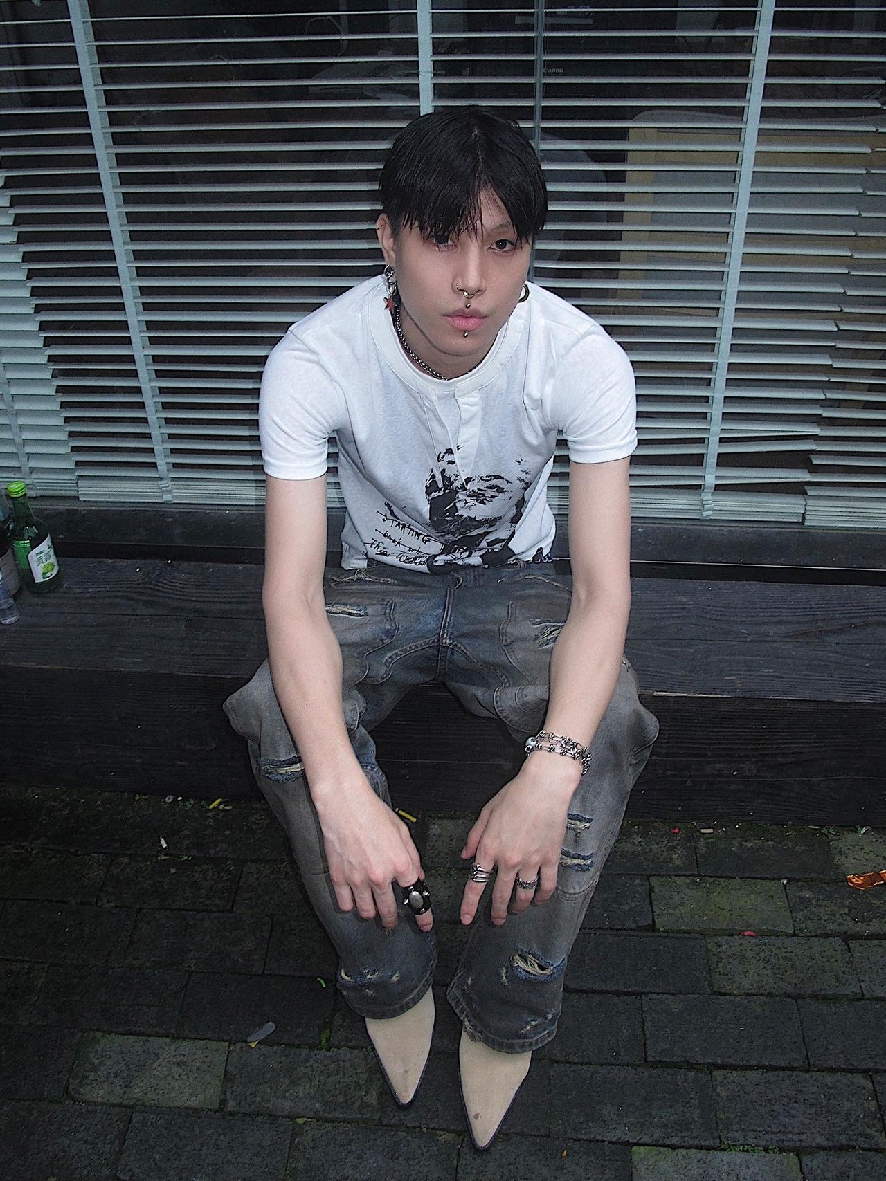【TH4SWE】Layered V-Neck Graphic T-Shirt