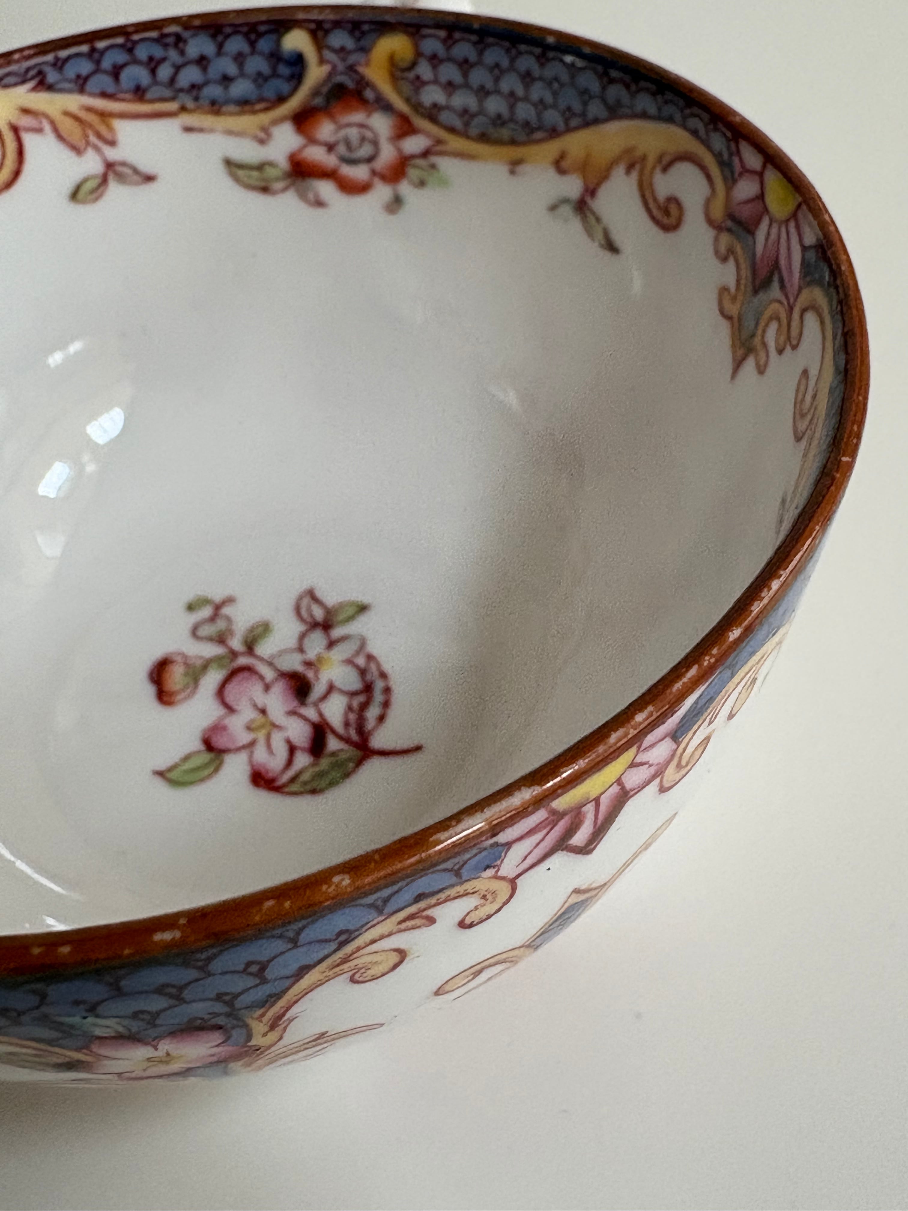 サルグミンヌ MINTON No.146 ティーカップ（青紫の花と唐草模様