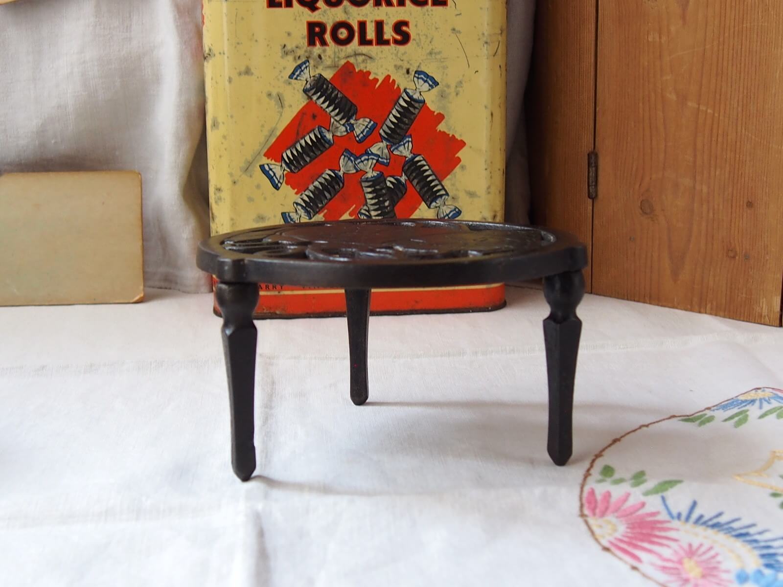 イギリスヴィンテージトリベット イギリスアンティーク ボンゾ鍋敷き トリベット | Bonny Bee