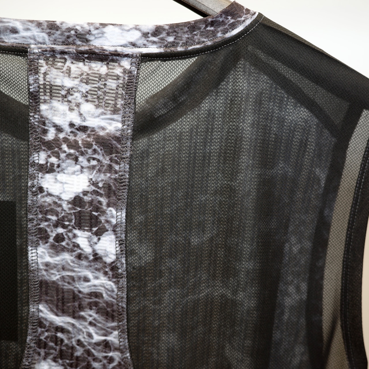 ONEDAY SLEEVELESS / MARBLE