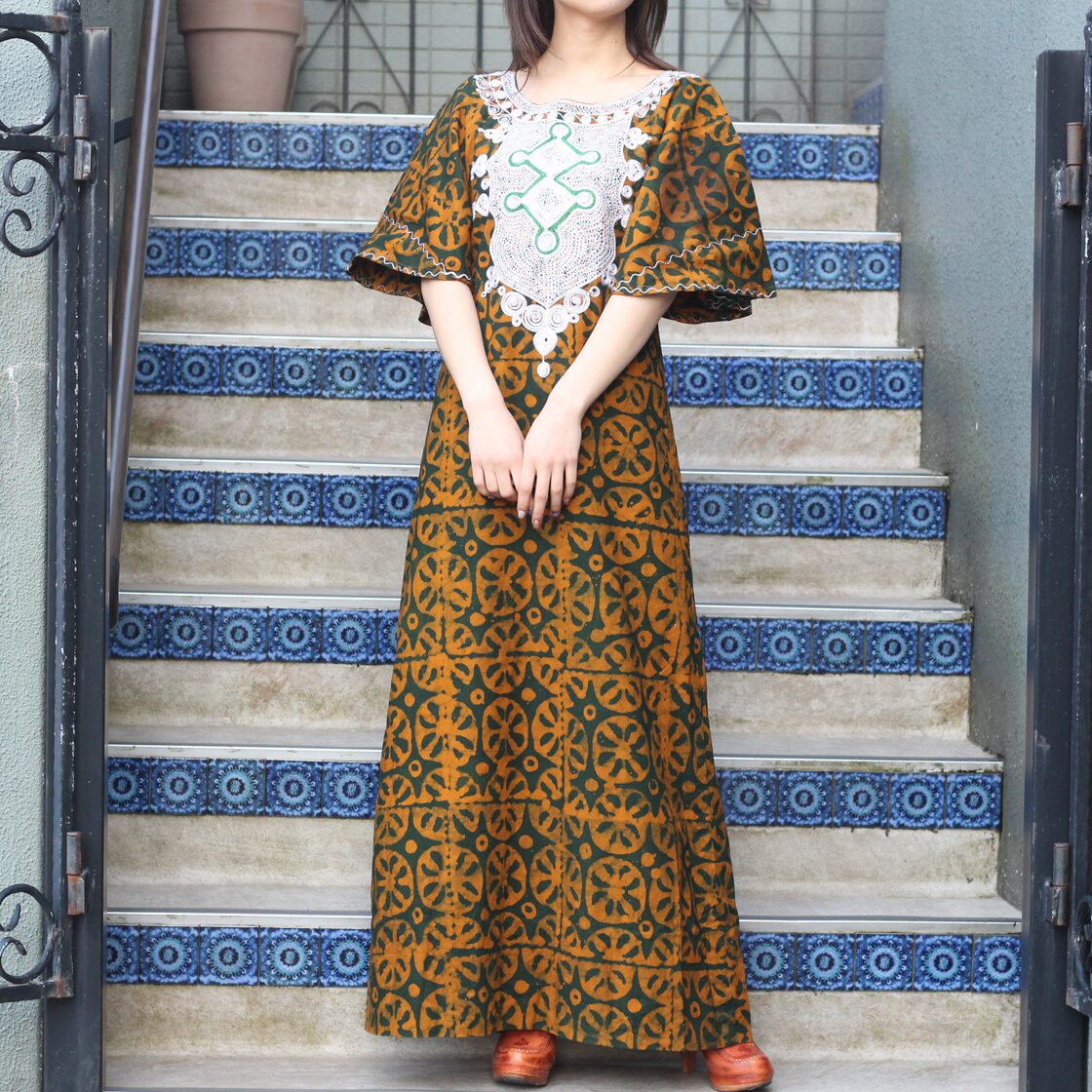 SPECIAL ITEM* AFRICAN VINTAGE AFRICAN BATIC PATTERNED EMBROIDERY 