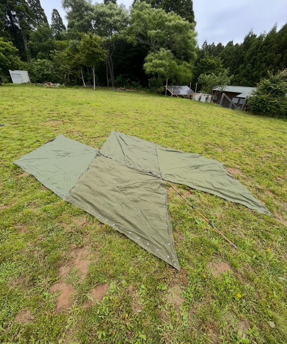 希少軍幕ノルウェー軍用テント ポール、ペグ付き | ヴィンテージ