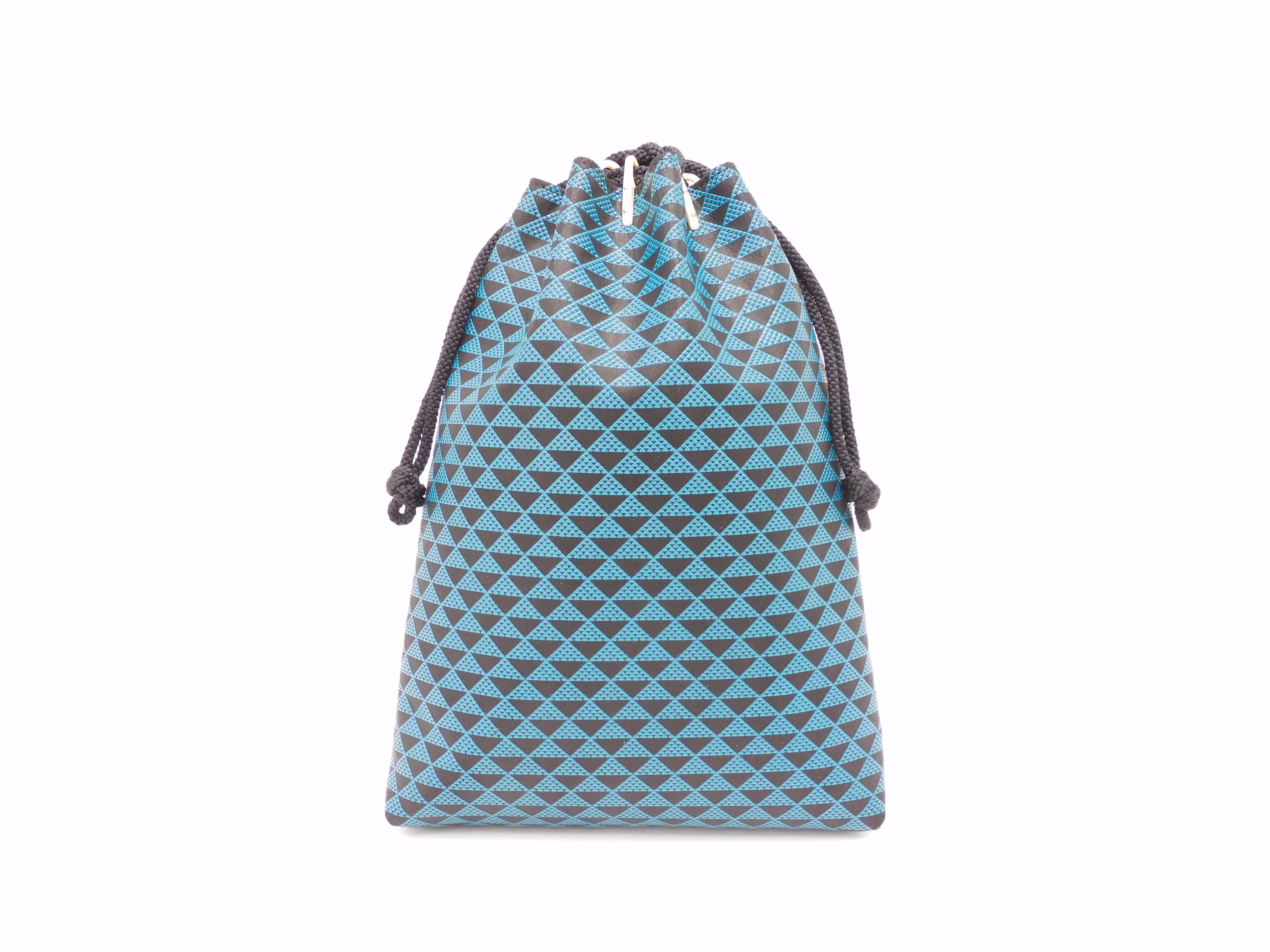 合切袋(中)黒/青 鱗柄