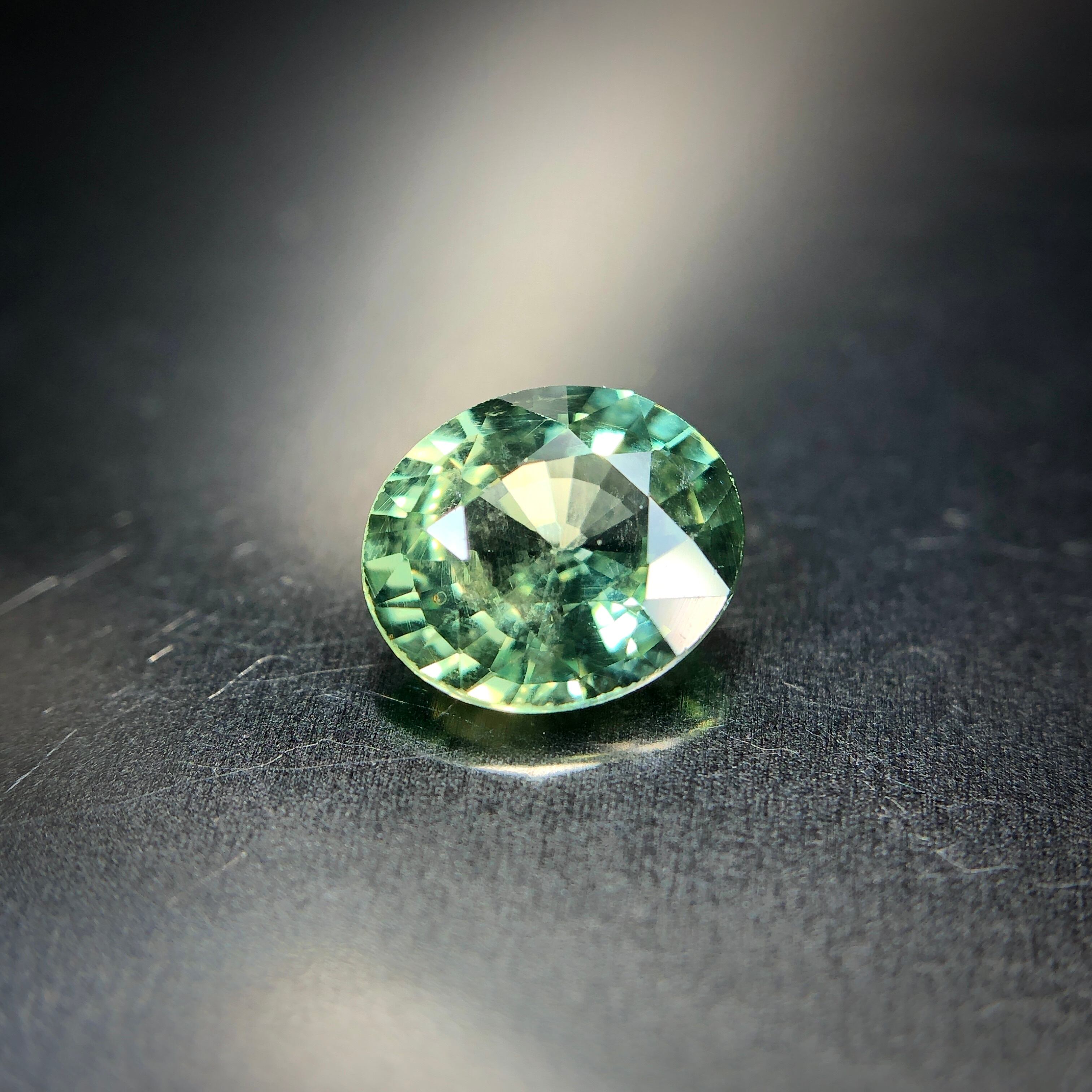 瑞々しい黄翠色 0.74ct UP 天然 グリーンサファイア | Frederick's