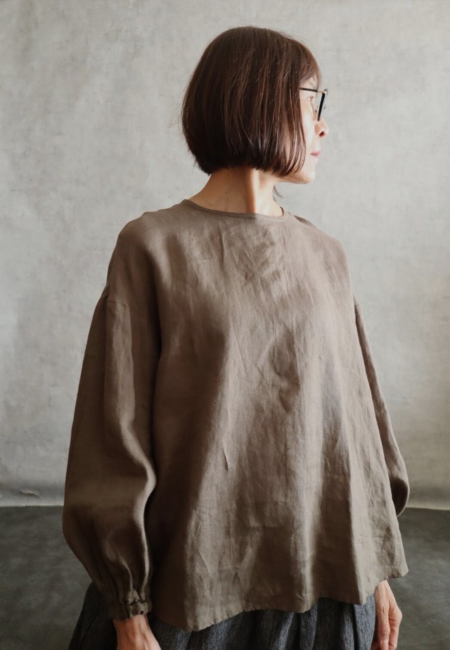 シンプルバック切替ブラウス　オリーブ