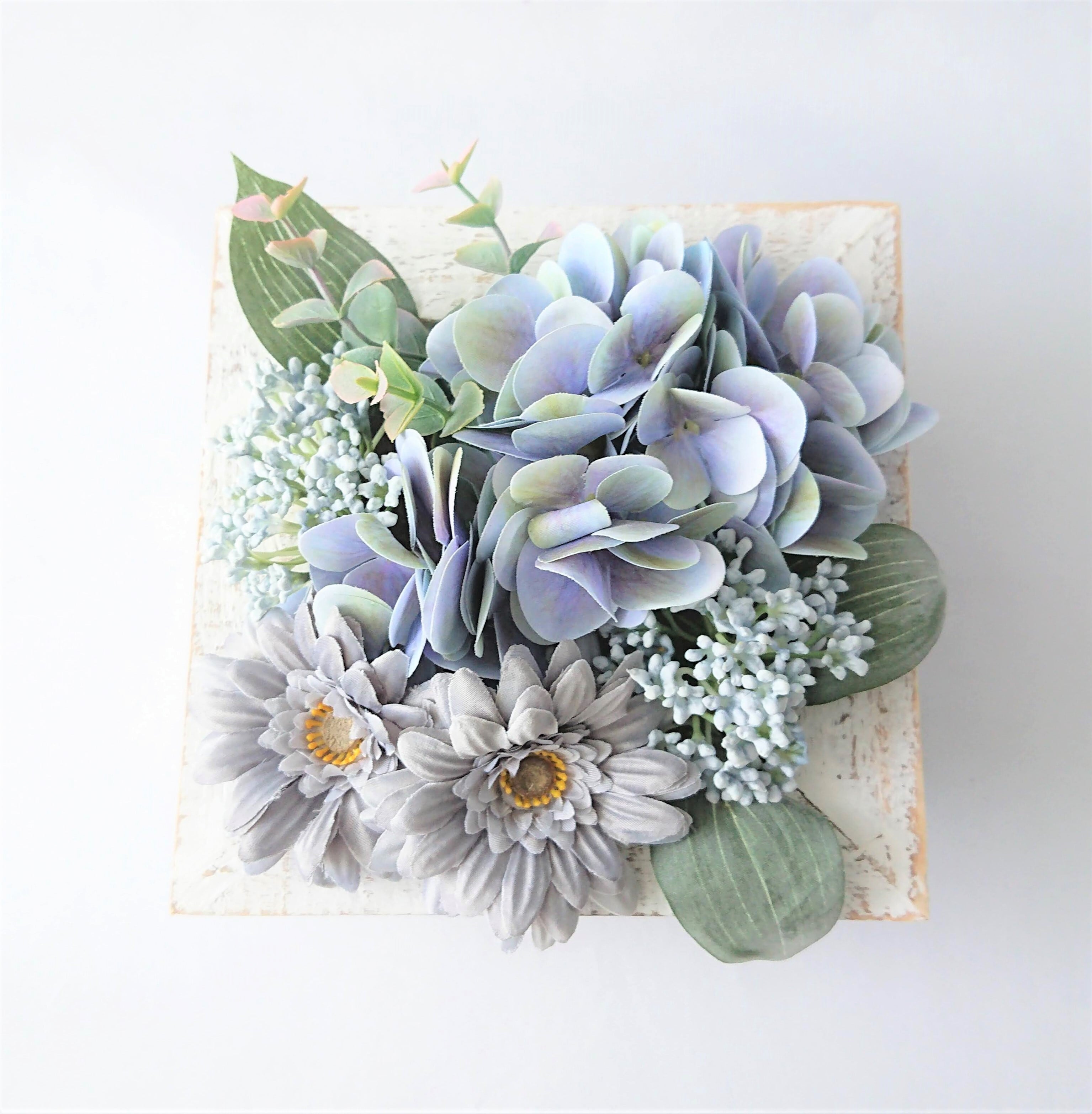 ニオベとアジサイのハーフリース アジサイを使ったハーフリース 初夏の