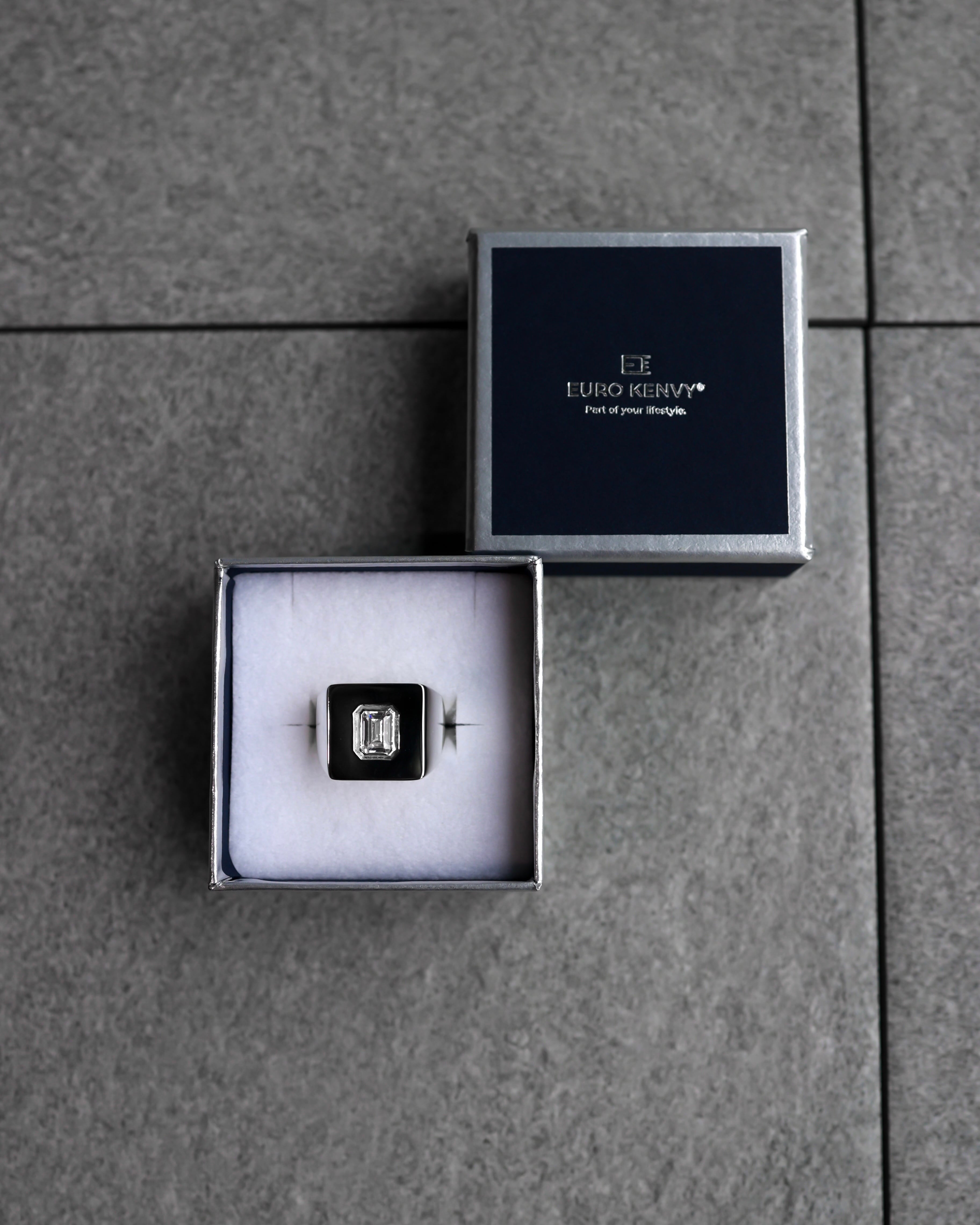 入荷サイズあり】Luxury Square College Ring | EUROKENVY®︎