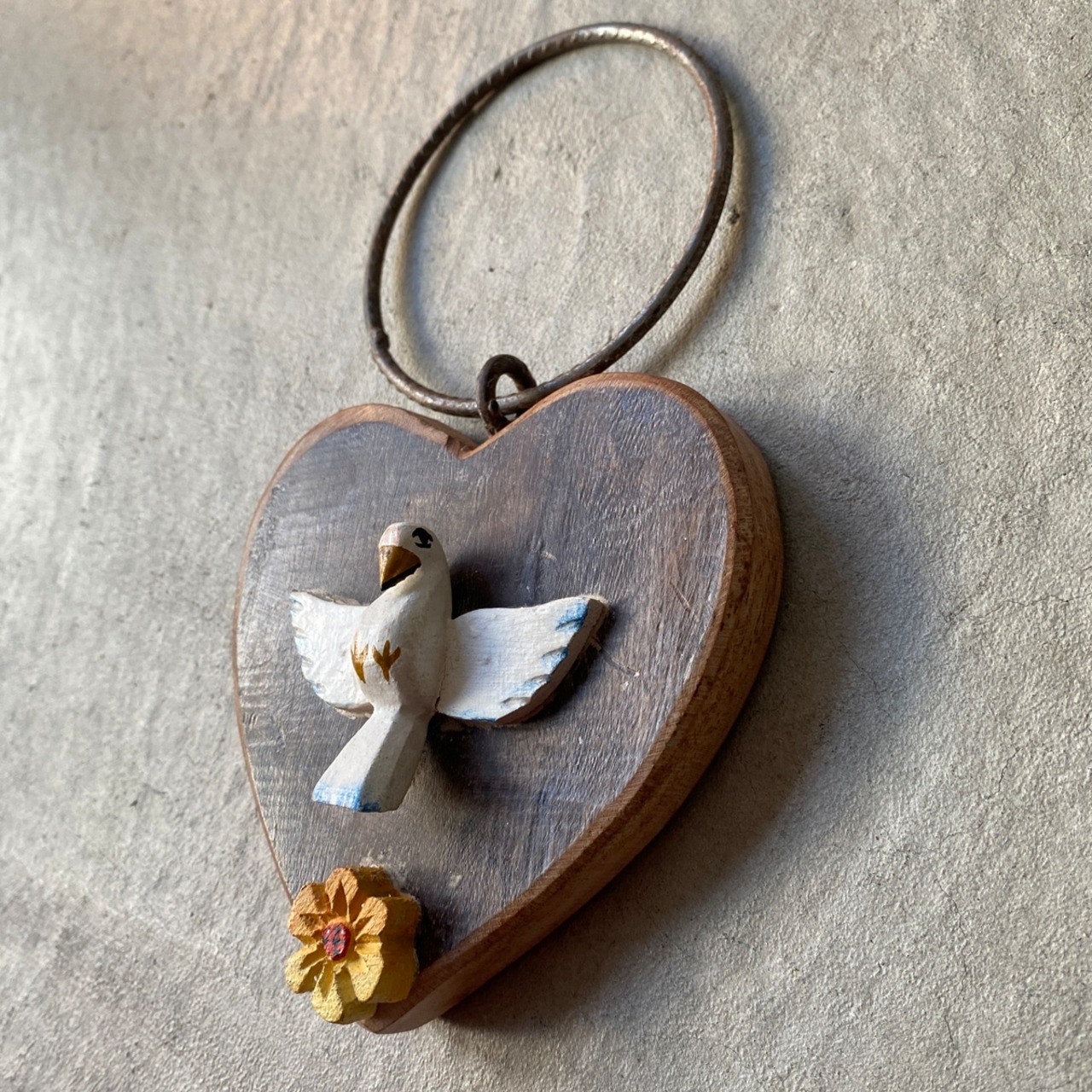 フォークアート OA 壁掛け アイアン 幸せを運ぶ白い鳩 &イエローフラワー