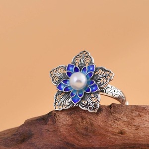 ペンタスの花のリング - 個性と美しさが一層引き立つ　R429