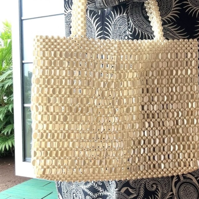 ホワイトパールバッグ