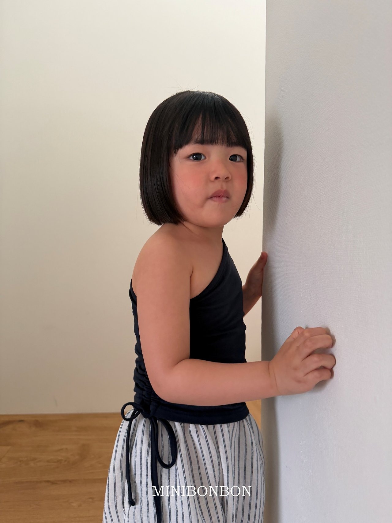 [MINIBONBON] Diagonal Sleeveless (JS) / [미니봉봉] 대각선나시 (JS)