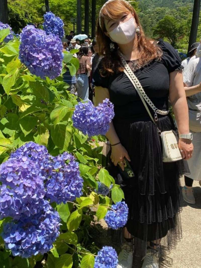 かわいくて着回し力抜群の優秀アイテム パフスリーブタイトトップス 大人かわいい 夏 フリル オフショル スクエアネック 大きいサイズ 韓国 CH8960