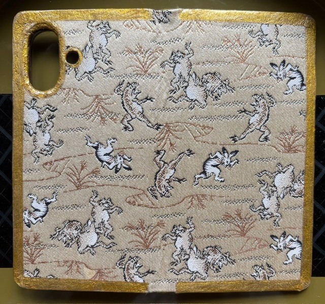 超最新　西陣織スマホケ－ス/鳥獣戯画　手帳型【対応機種　iPhone16】