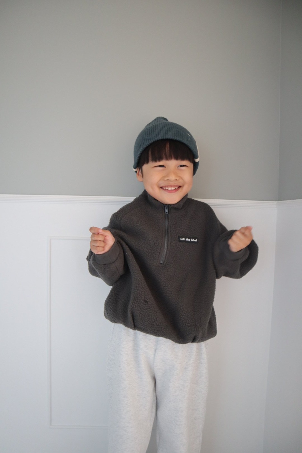 soll the label　Kids Sherpa Jumper - Charcoal