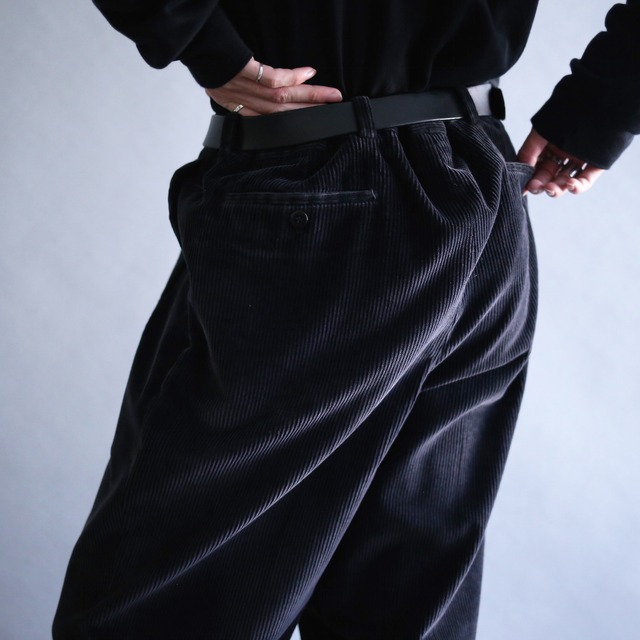 "Burberry" 2-tuck tapered silhouette black wide corduroy pants
