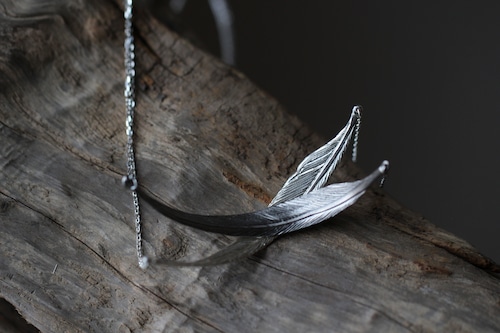 Small Swing Feather Necklace