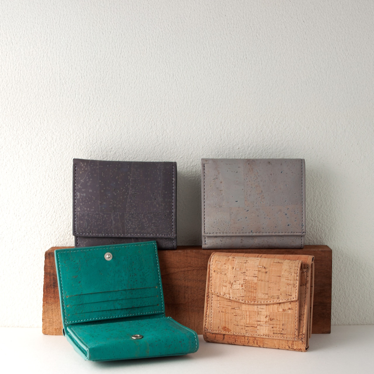 【アウトレットセール】Trifolia　三つ折りコンパクト財布 コルク製　ライトグレー