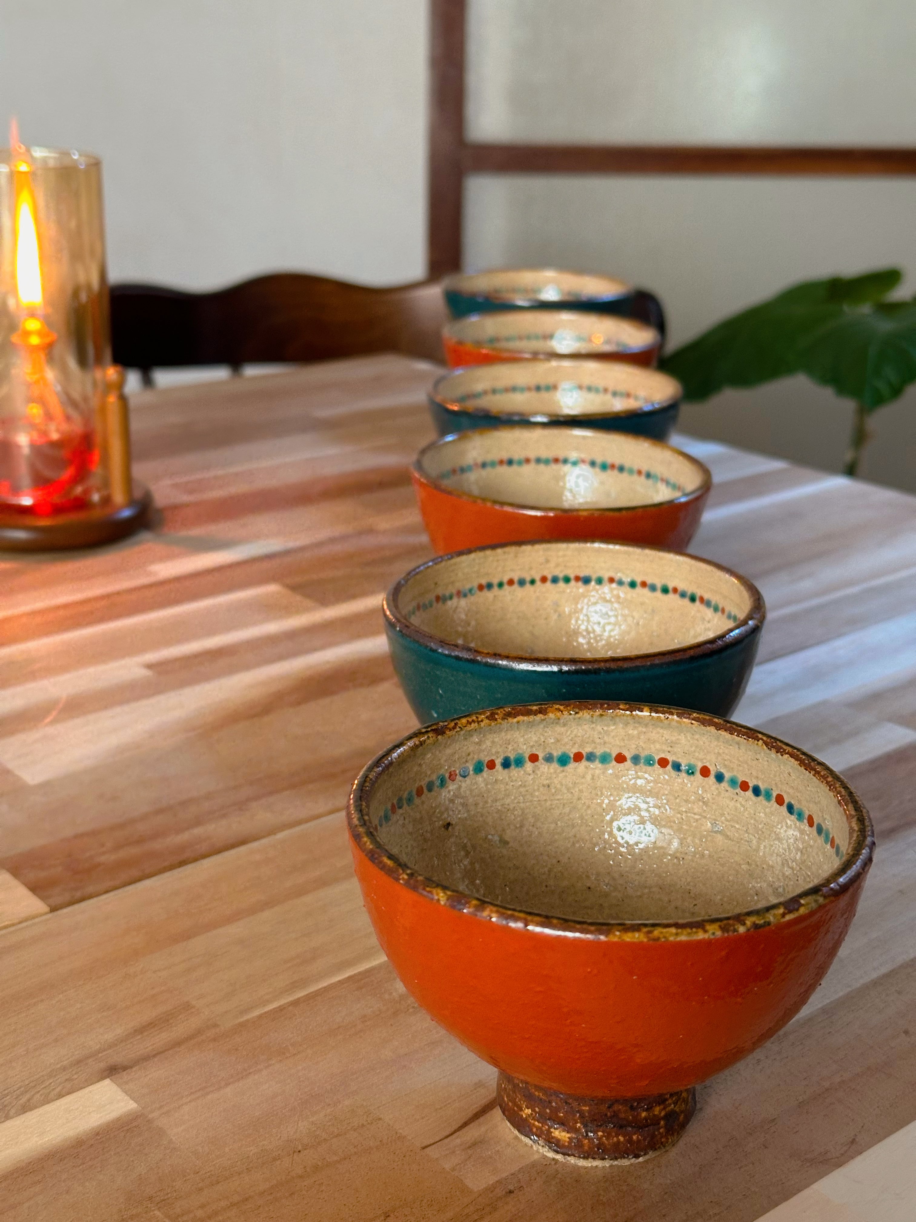 信楽焼 高台ご飯茶碗 赤／緑 | 陶器屋カフェつむぎ produced by 松屋陶器