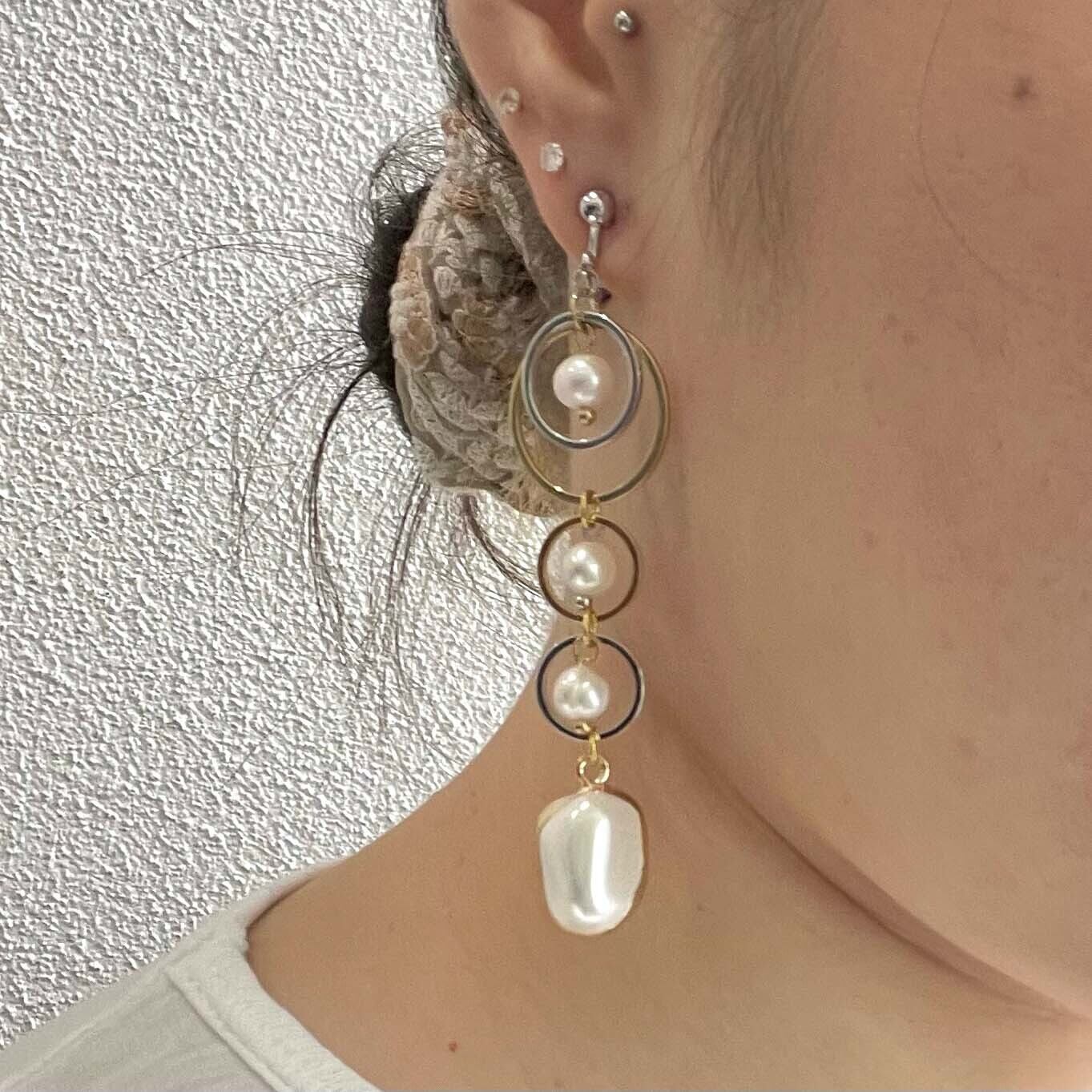 NO.83  ピアス　イヤリング　チャーム　パールビーズ　ユラユラ　輪っか パールとフープのゆらゆら〈ピアス/イヤリング〉 | Dua-アクセサリー