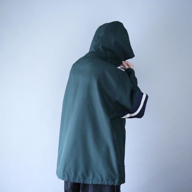 "OLD NAVY" over silhouette good coloring anorak nylon parka