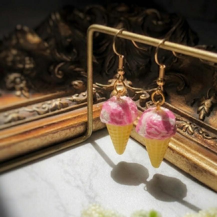 SALE‼️即日発送【溶けない魔法】アイスクリームのミニピアス レジン