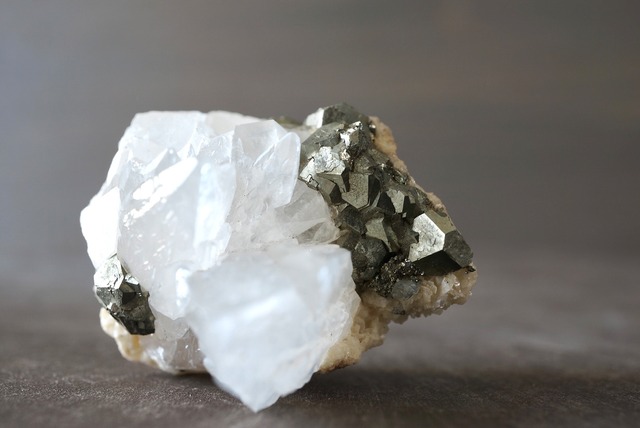 カルサイト/パイライト　Calcite / Pyrite 847